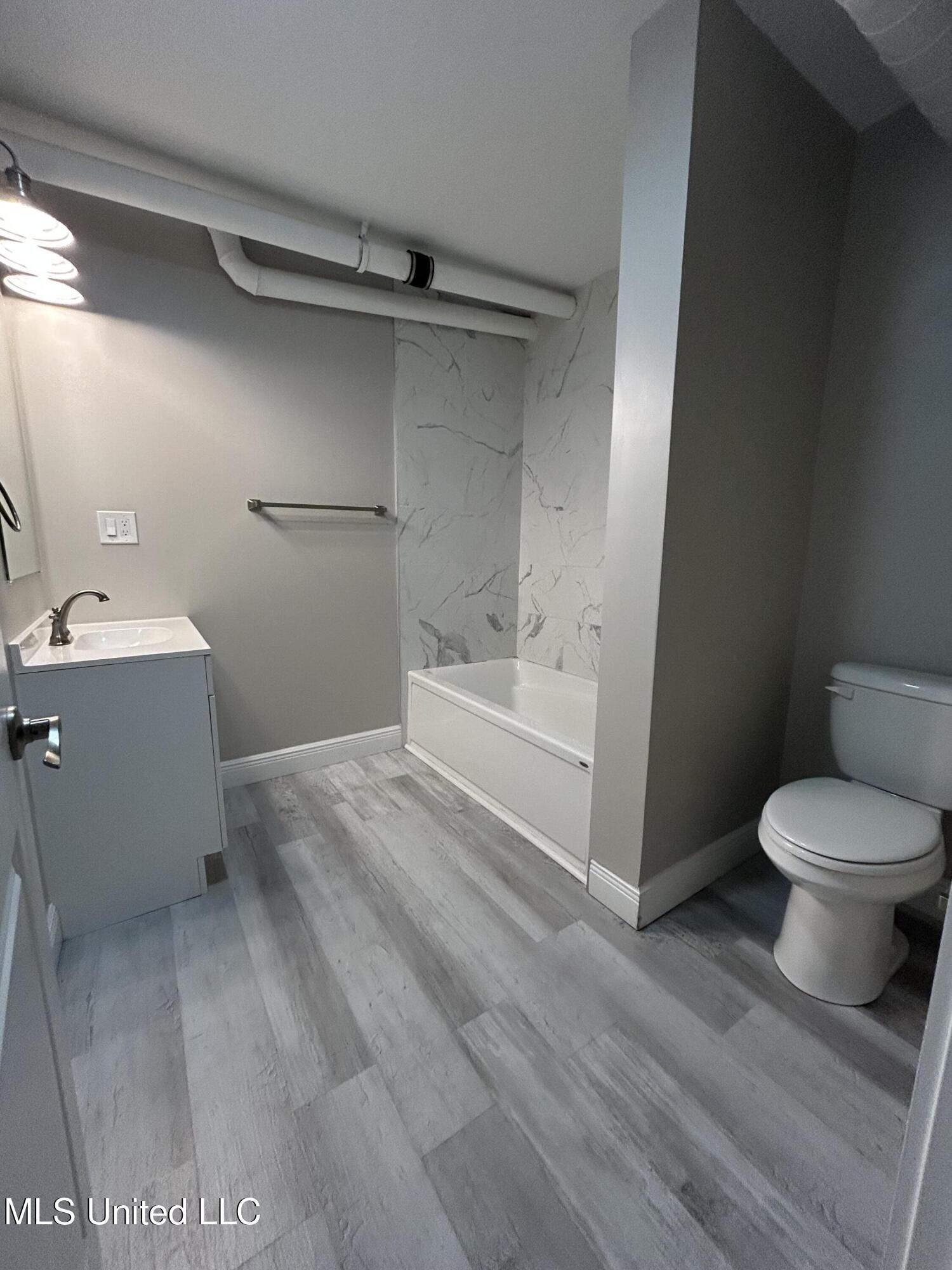 902 Howard Avenue, Unit 6 Biloxi, MS 39530 - Photo 5 of 8 IMG_2574