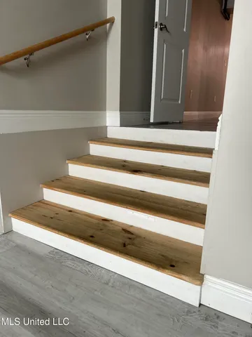 $1,300 | 902 Howard Avenue, Unit 6, Biloxi, MS 39530