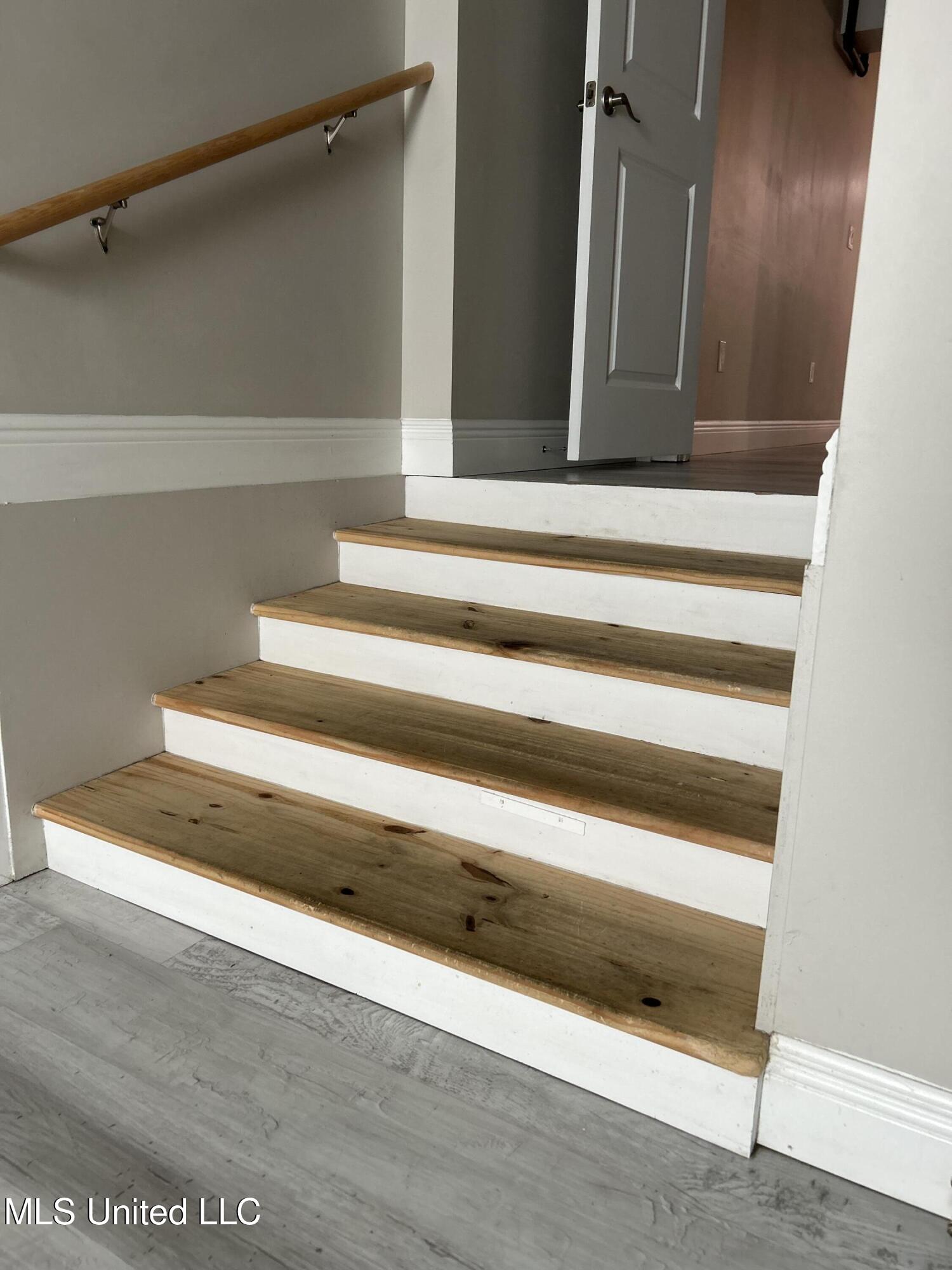 902 Howard Avenue, Unit 6 Biloxi, MS 39530 - Photo 8 of 8 IMG_2578