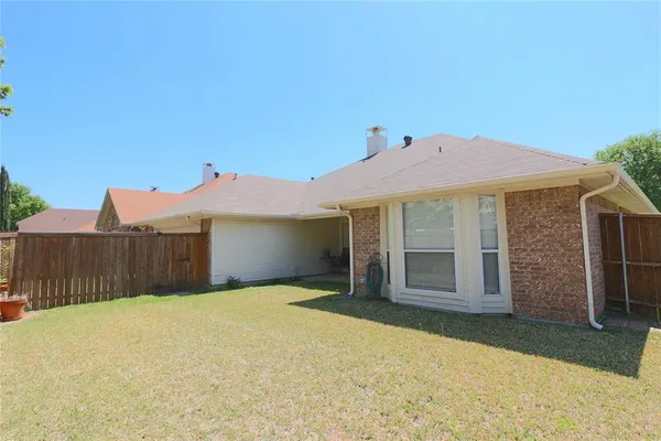 $2,800 | 6019 Mapleshade Lane, Dallas, TX 75252