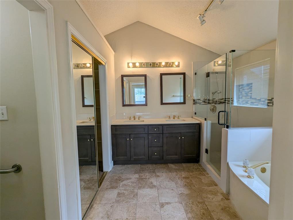 6019 Mapleshade Lane Dallas, TX 75252 - Photo 7 of 18 Primary bathroom