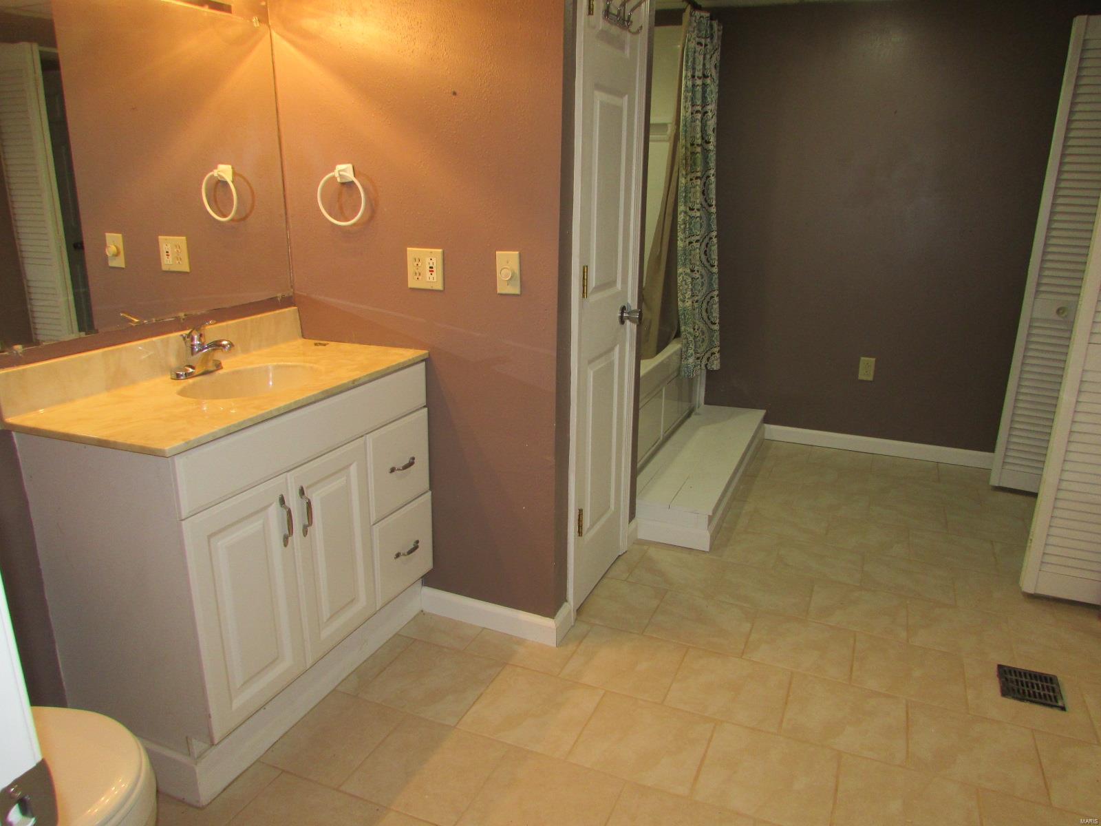 202 Doerr Street Roxana, IL 62084 - Photo 30 of 57