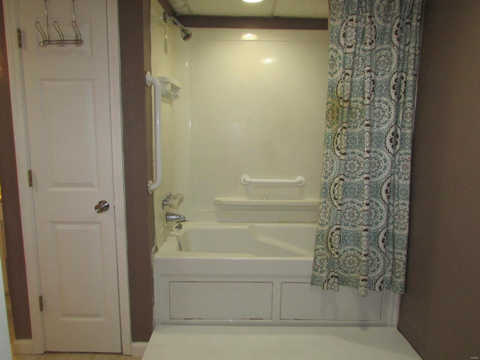 202 Doerr Street Roxana, IL 62084 - Photo 31 of 57