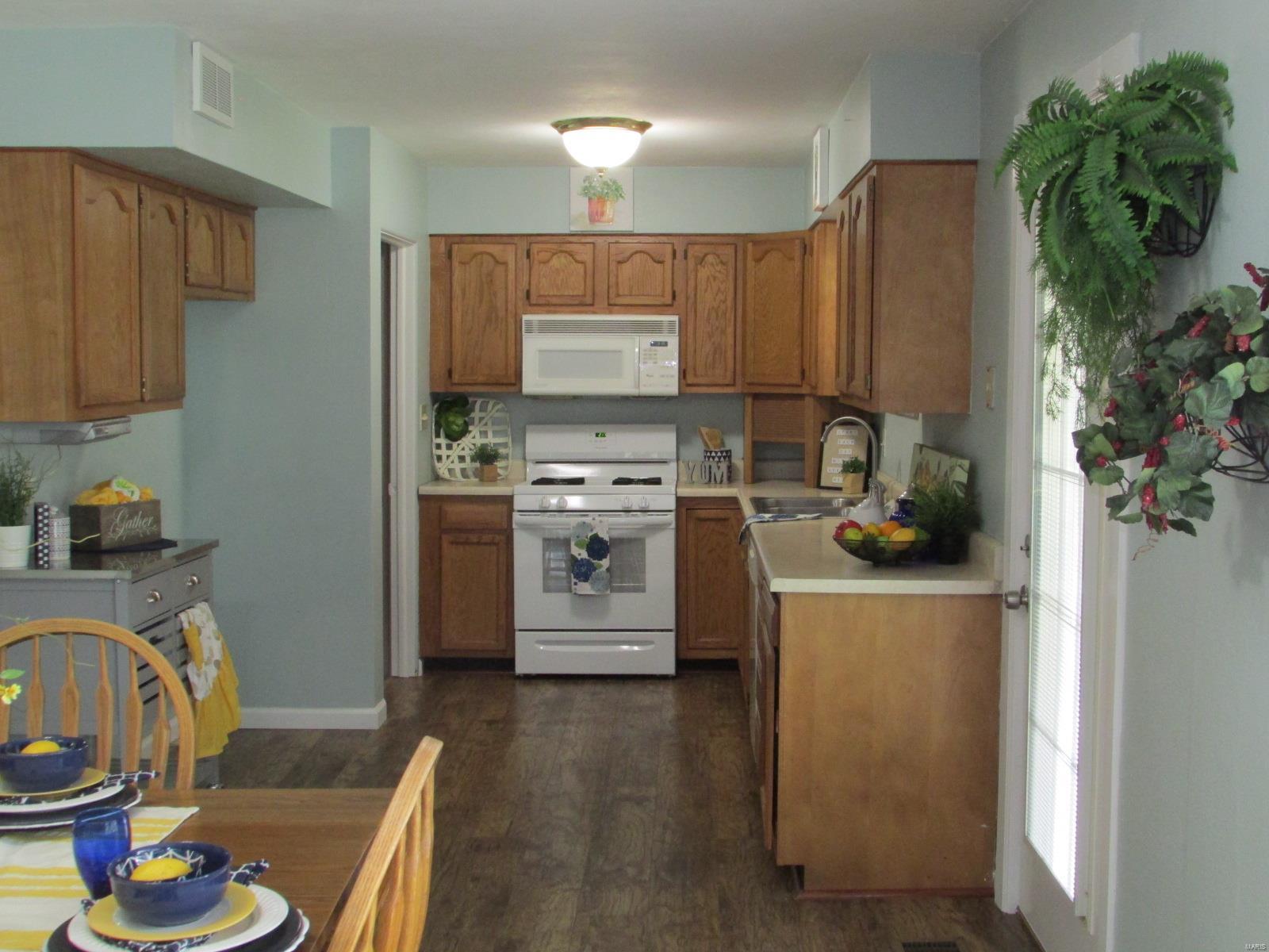 202 Doerr Street Roxana, IL 62084 - Photo 8 of 57