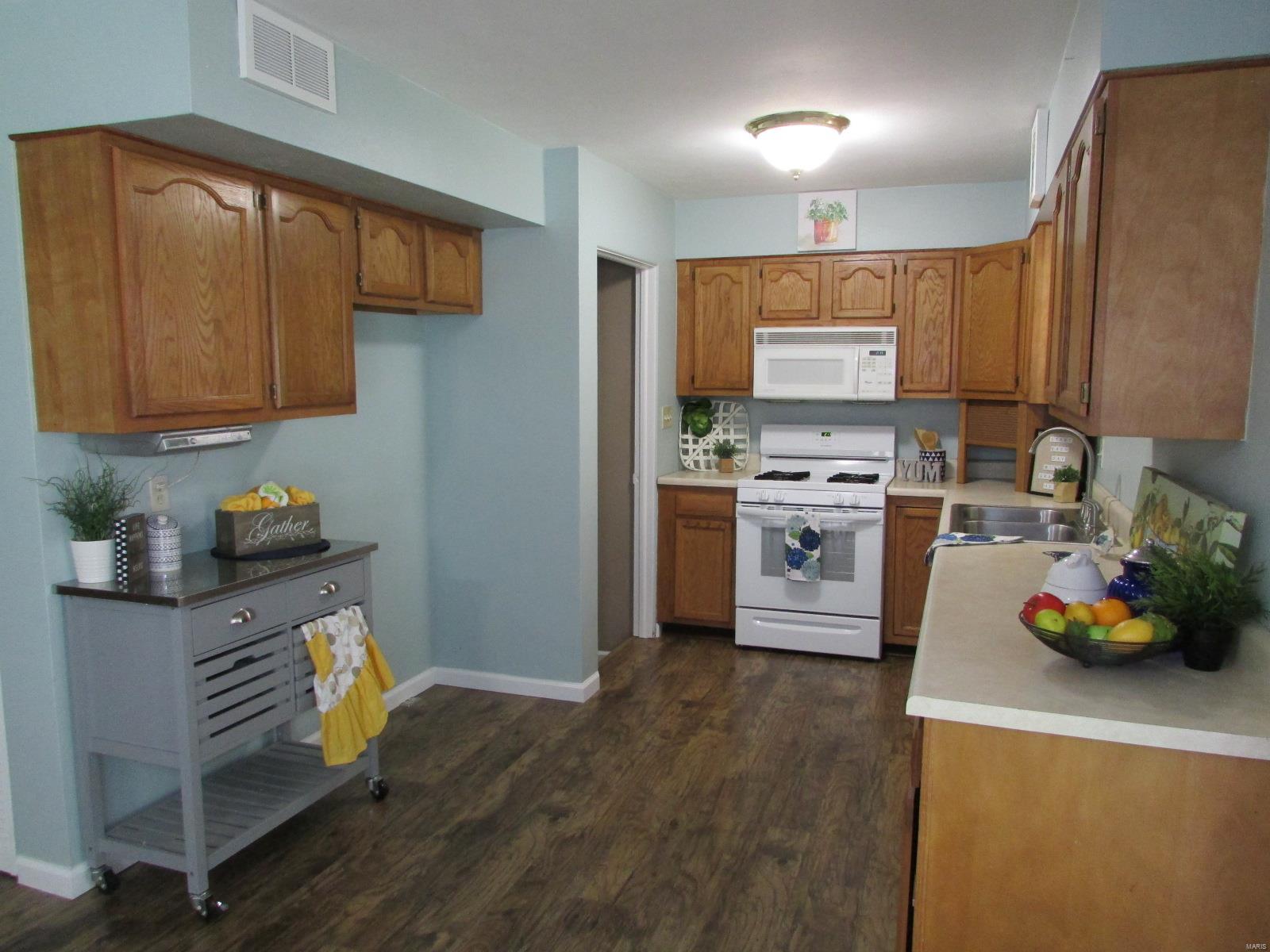 202 Doerr Street Roxana, IL 62084 - Photo 9 of 57
