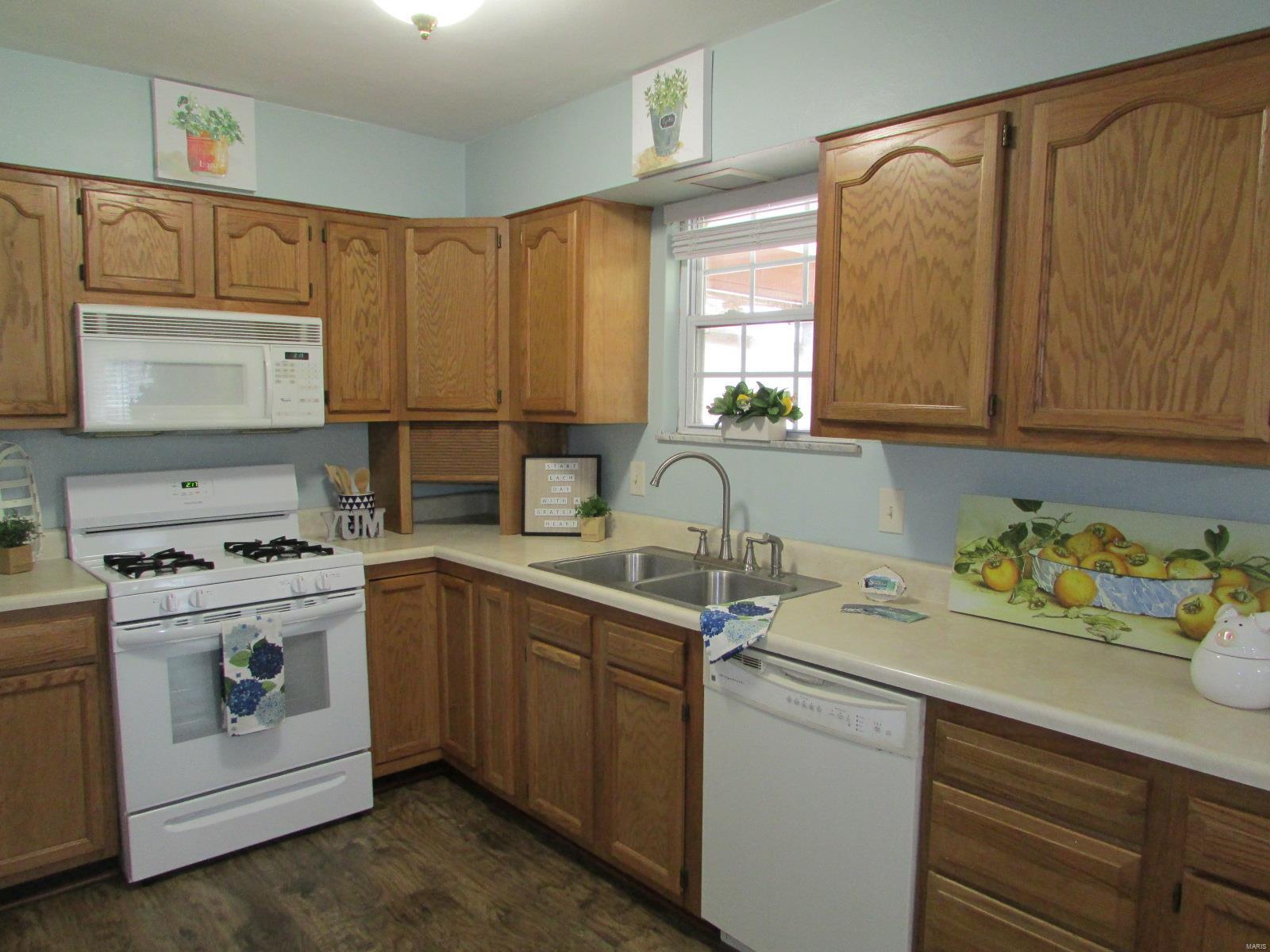 202 Doerr Street Roxana, IL 62084 - Photo 10 of 57
