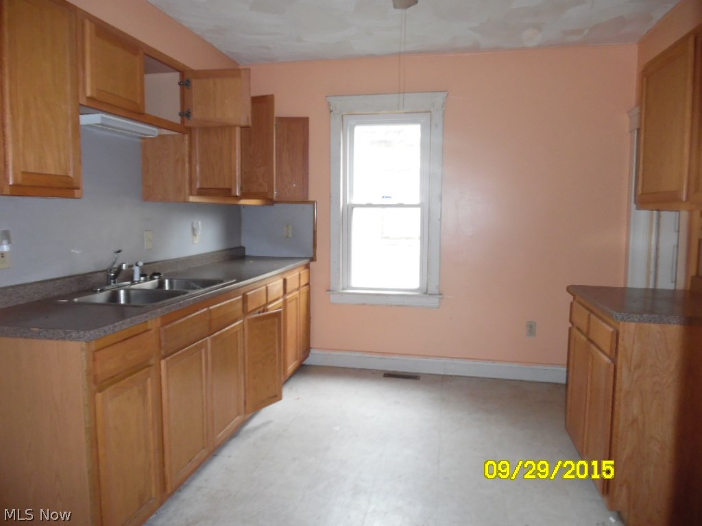 1766 Clarkstone Road Cleveland, OH 44112 - Photo 5 of 10
