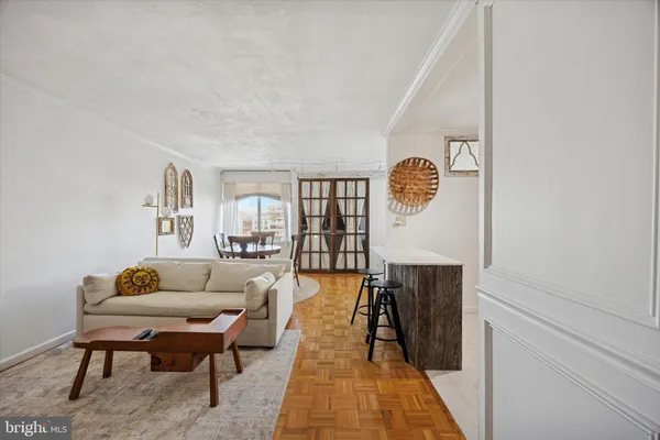 $1,950 | 604-36 South Washington Square, Unit 1806, Philadelphia, PA 19106