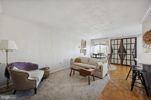$1,950 | 604-36 South Washington Square, Unit 1806, Philadelphia, PA 19106