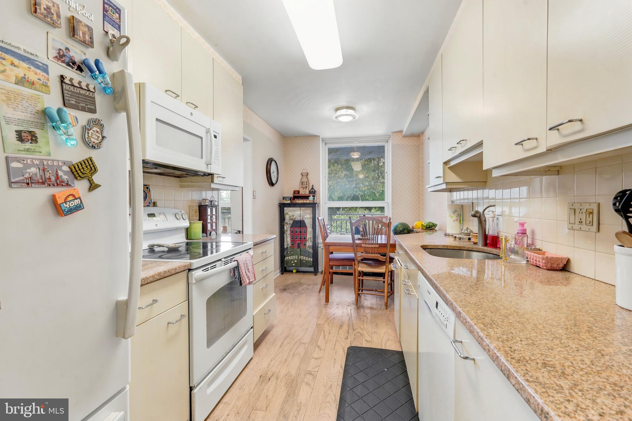 41 Conshohocken State Road, Unit 503 Bala Cynwyd, PA 19004 - Photo 9 of 24 Kitchen with graite countertops
