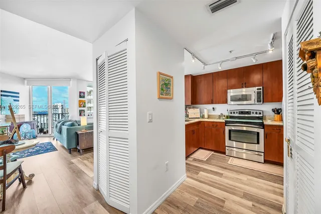 $499,990 | 255 Evernia Street, Unit 1421, West Palm Beach, FL 33401