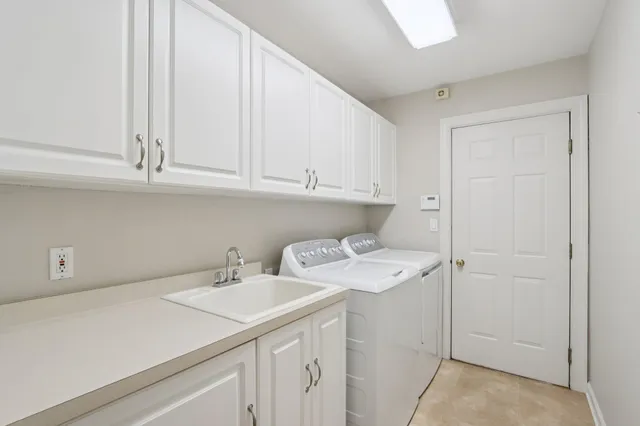 $615,000 | N14-w30154 High Ridge Road, Delafield, WI 53072