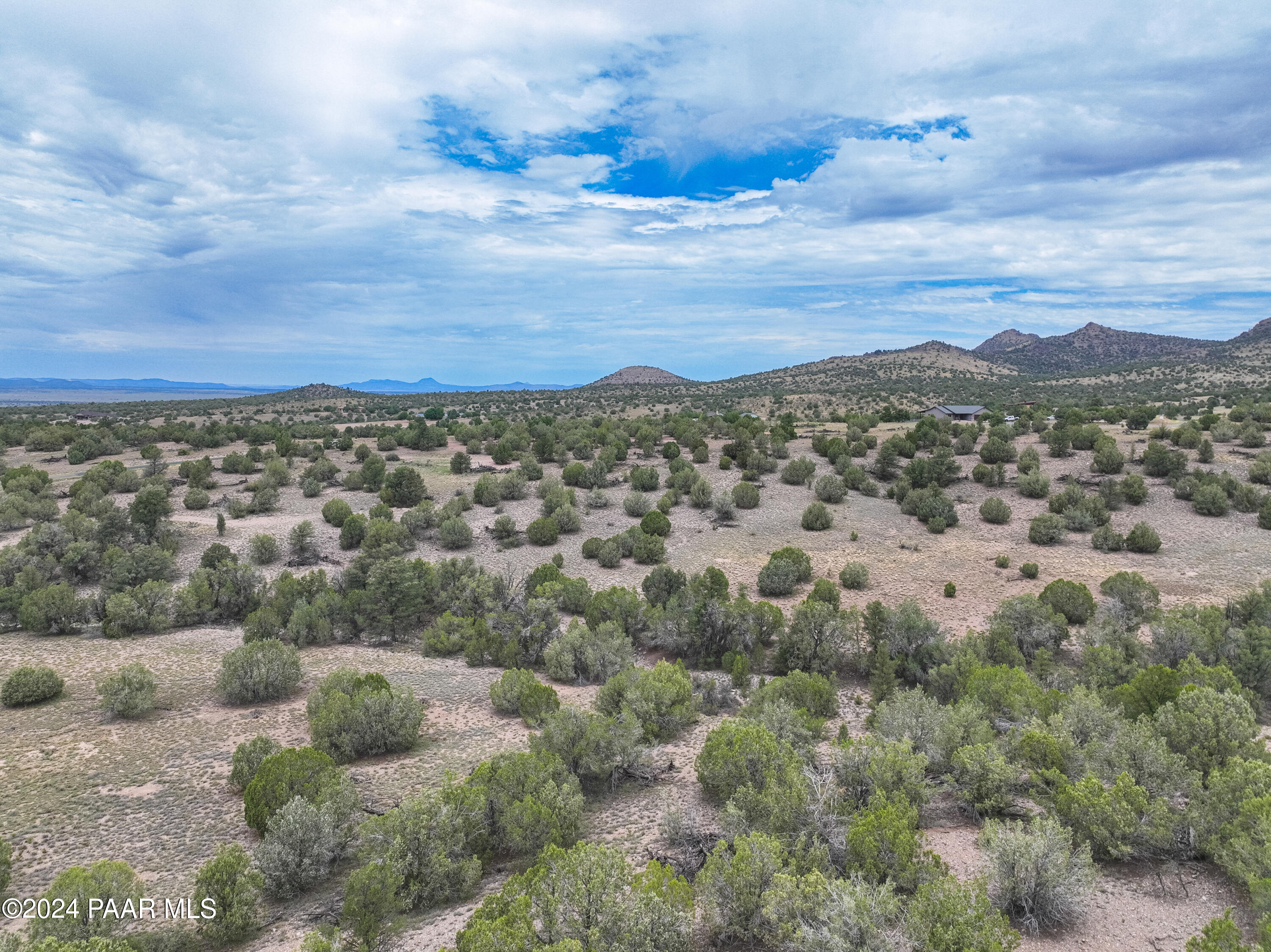 18801 Crossroads Ranch Road Prescott, AZ 86305 - Photo 28 of 37 a view of a city with mountains in the background