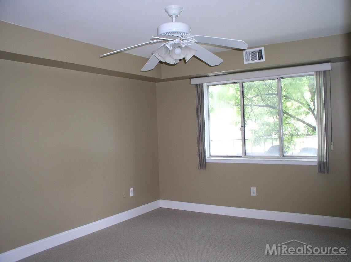 1673 Riverside Drive, Unit 35 Rochester, MI 48309 - Photo 7 of 18 31201424-6.JPG