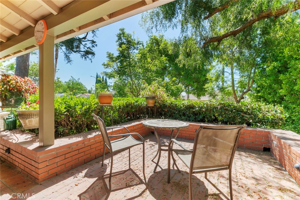 545 Spencer Street Glendale, CA 91202 - Photo 4 of 21 a view of backyard with a patio and plants