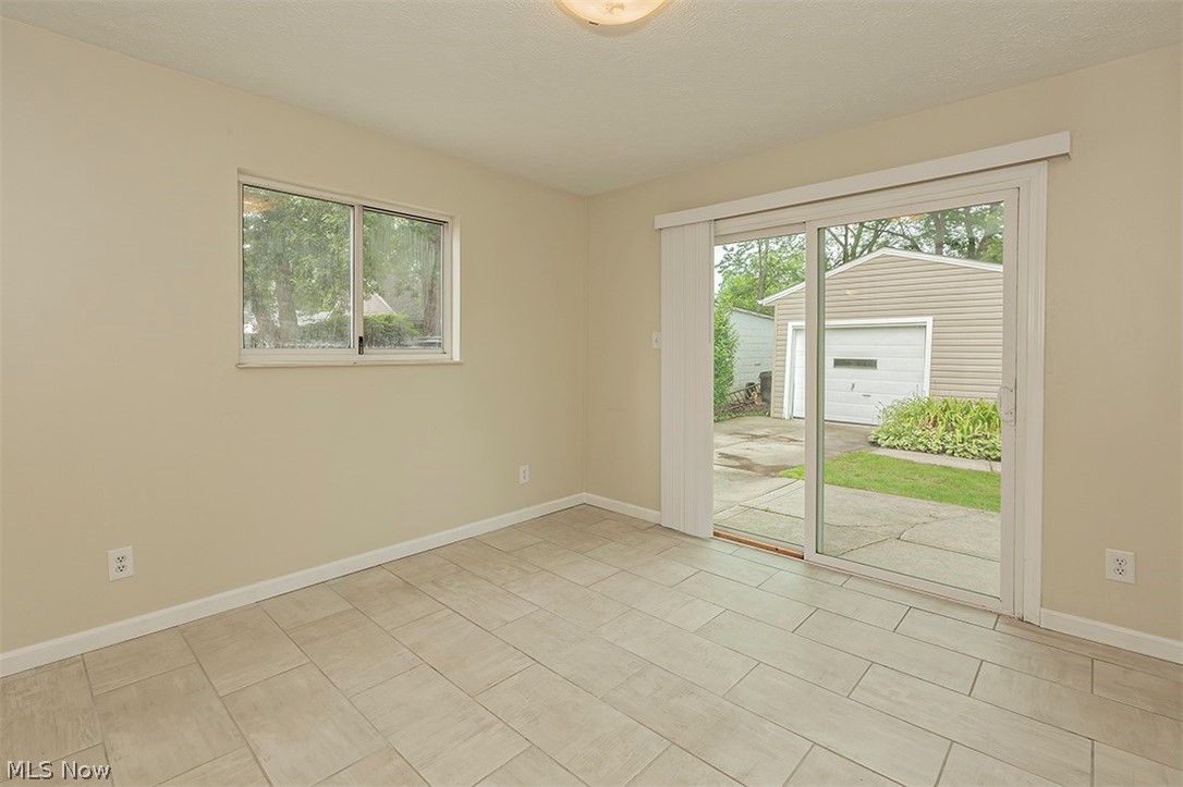 1248 Sunset Road Cleveland, OH 44124 - Photo 13 of 35