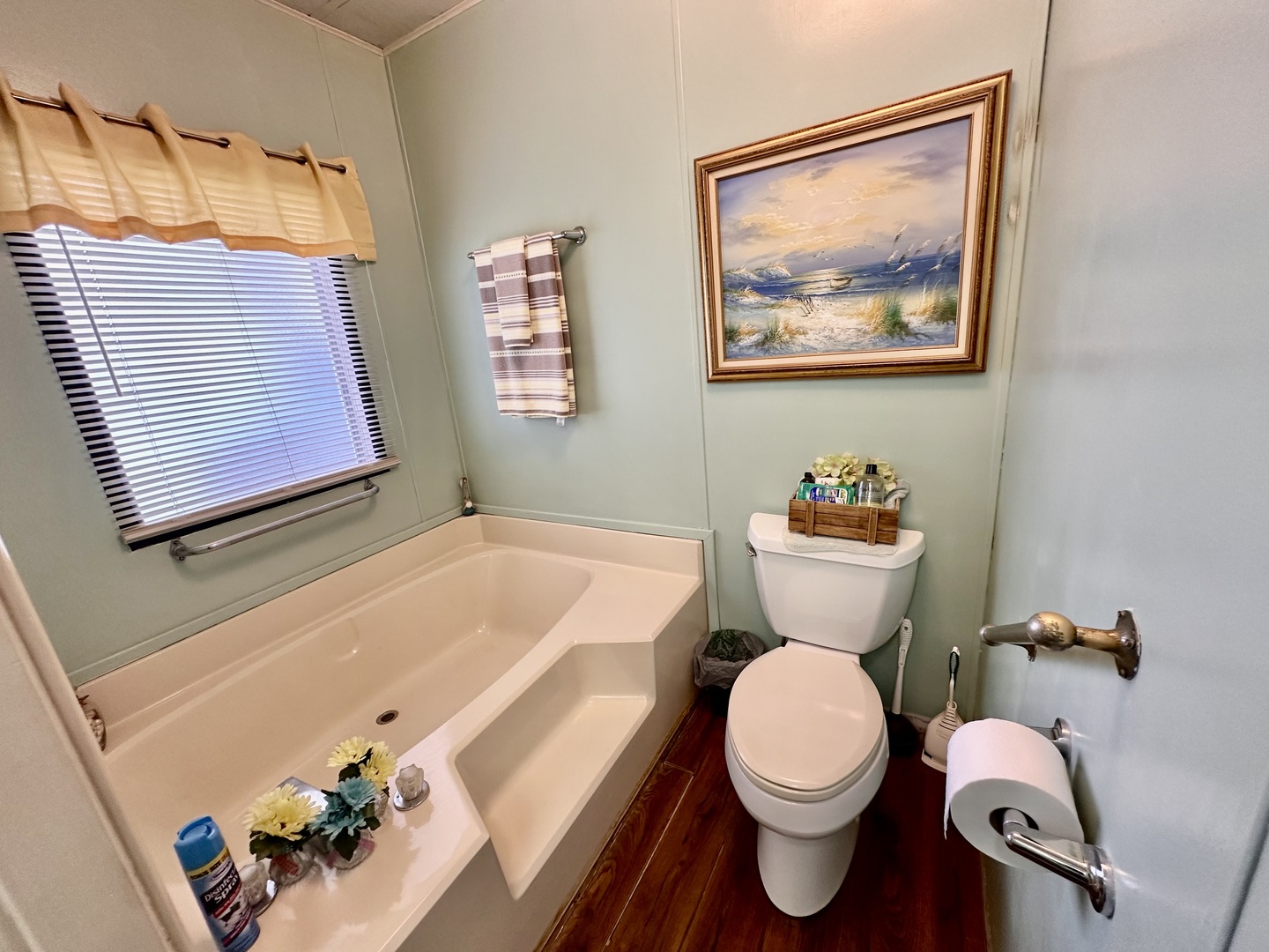 1336 Douglas Avenue, Unit 13 Montgomery, IL 60538 - Photo 13 of 23 a bathroom with a toilet a sink and tub