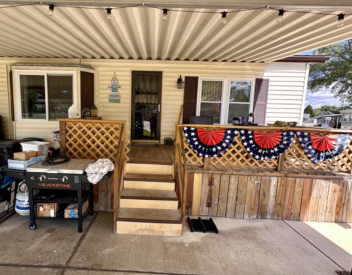 1336 Douglas Avenue, Unit 13 Montgomery, IL 60538 - Photo 4 of 23 a front view of a house