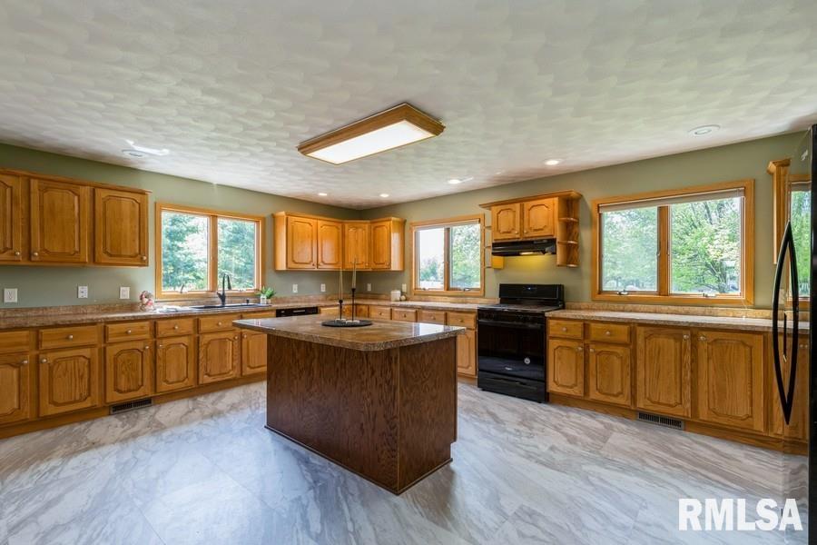 8429 149th Street West Taylor Ridge, IL 61284 - Photo 9 of 31
