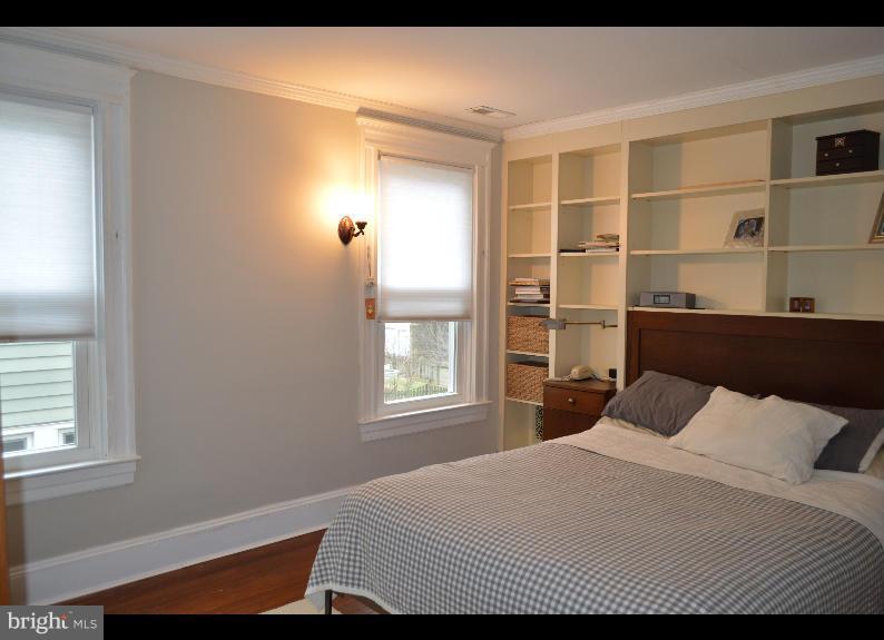 628 St Johns Road Baltimore, MD 21210 - Photo 17 of 29 Bedroom (Master) w/ built-ins