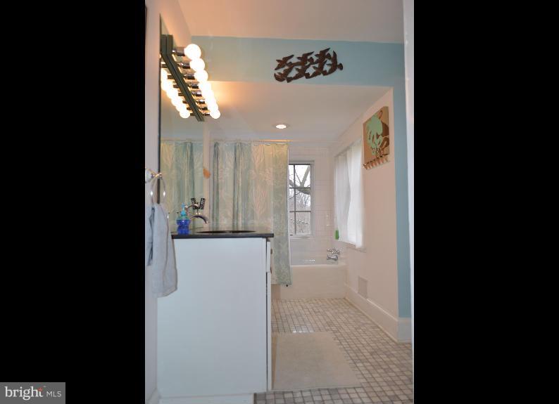 628 St Johns Road Baltimore, MD 21210 - Photo 19 of 29 2nd floor Full Bath