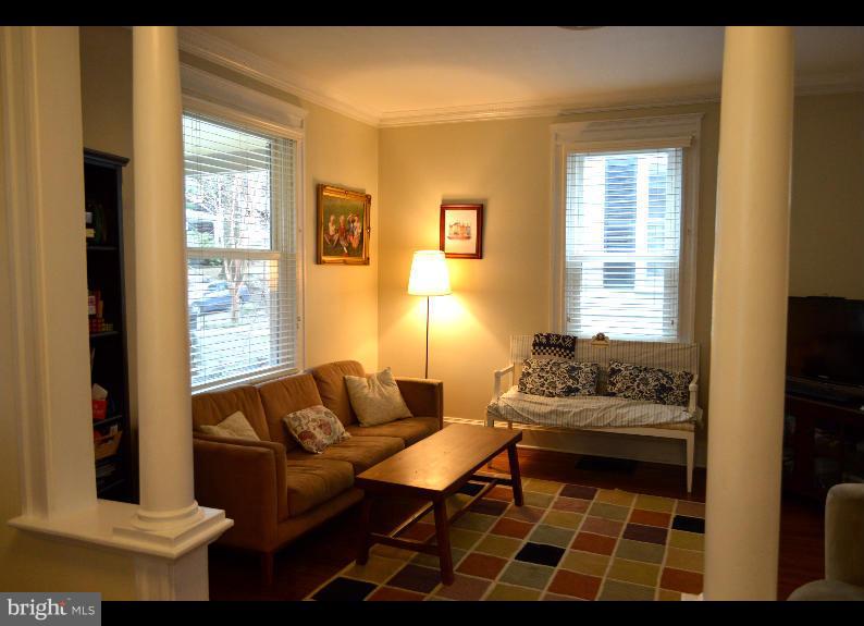 628 St Johns Road Baltimore, MD 21210 - Photo 5 of 29 Living Room