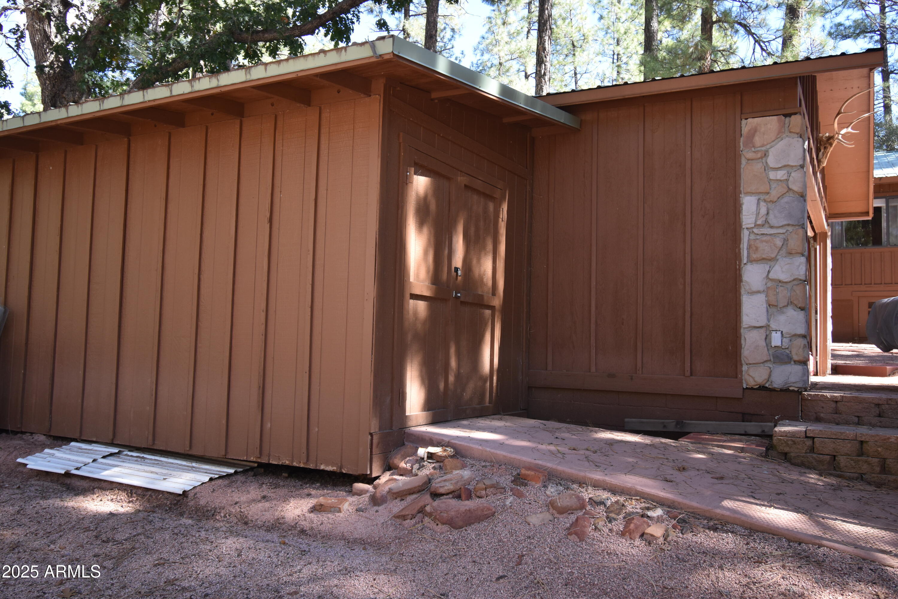 8742 Tonto Rim Drive Pine, AZ 85544 - Photo 40 of 41 a backyard of a house
