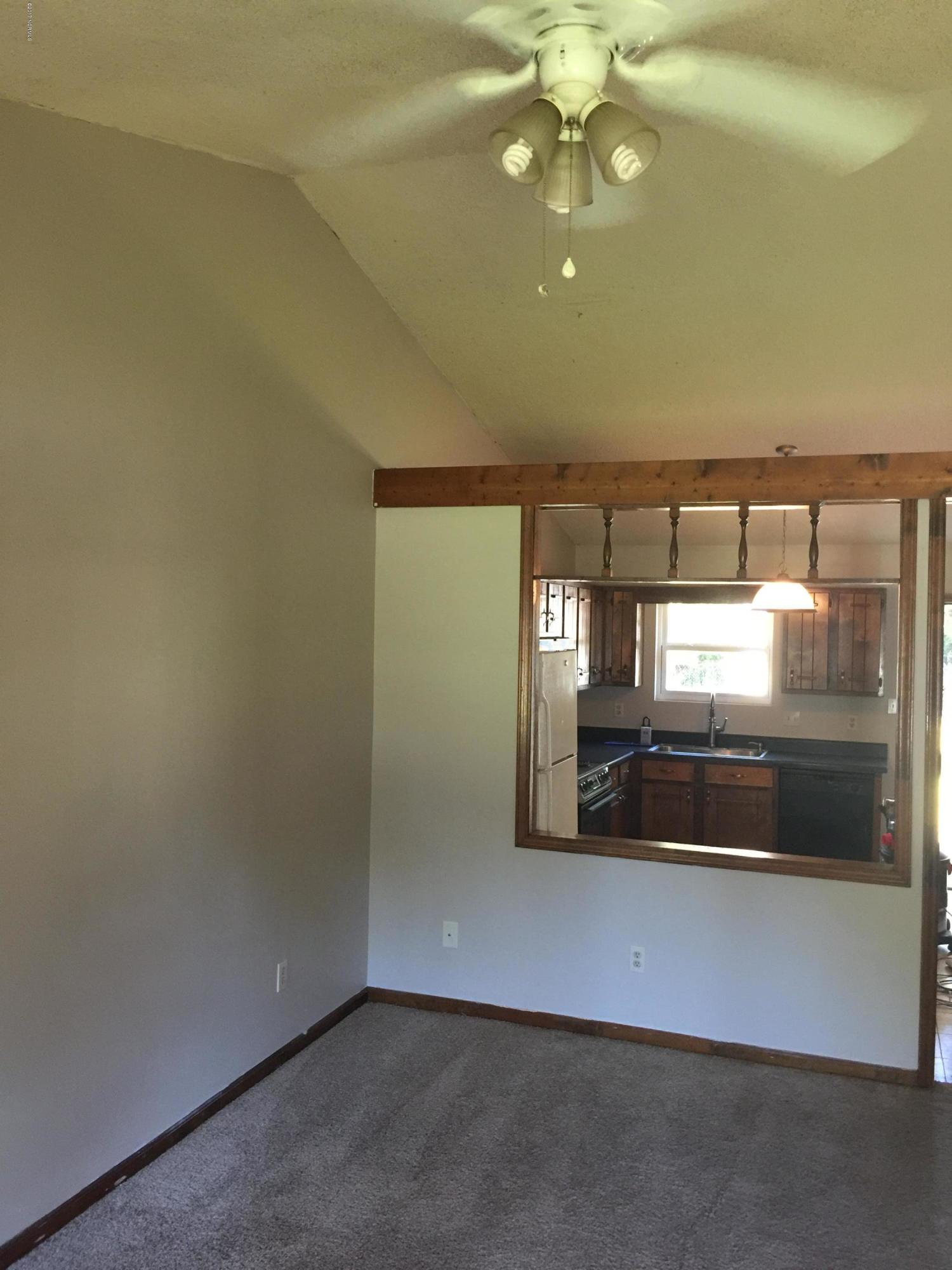 301 Hilda Road Jacksonville, NC 28546 - Photo 2 of 14 Vaulted ceiling!