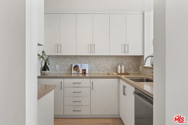 $5,000 | 8787 Shoreham Drive, Unit 109, West Hollywood, CA 90069