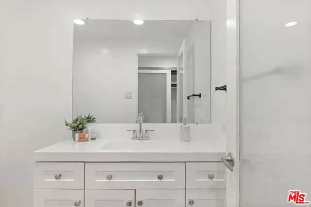 $5,000 | 8787 Shoreham Drive, Unit 109, West Hollywood, CA 90069