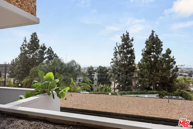 $5,000 | 8787 Shoreham Drive, Unit 109, West Hollywood, CA 90069