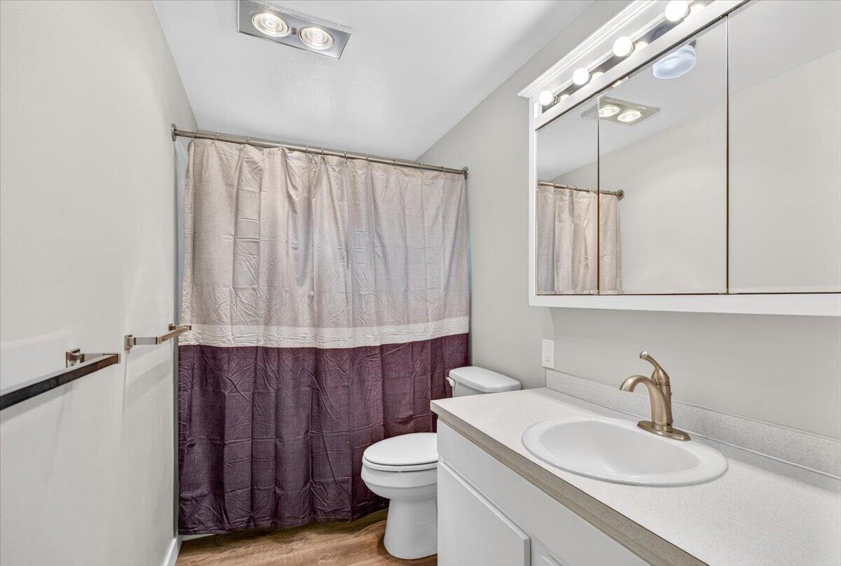 309 North Berkeley Way Medford, OR 97504 - Photo 24 of 32 Hall Bathroom