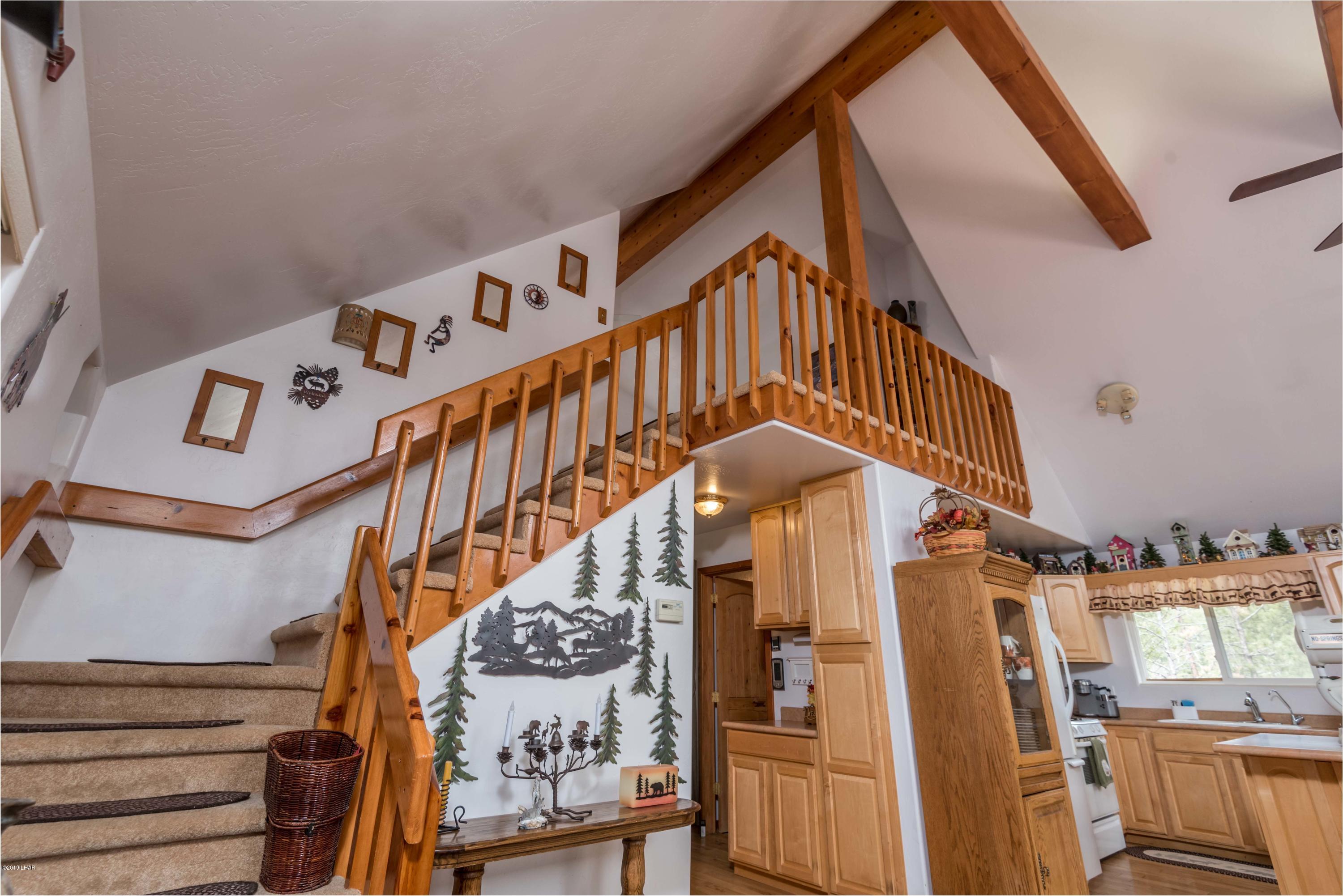 4690 South Hansen Road Kingman, AZ 86401 - Photo 25 of 94 Stairway and landing.
