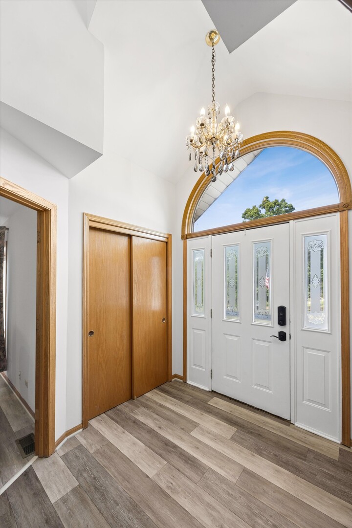 11131 Dineff Road Lemont, IL 60439 - Photo 4 of 37