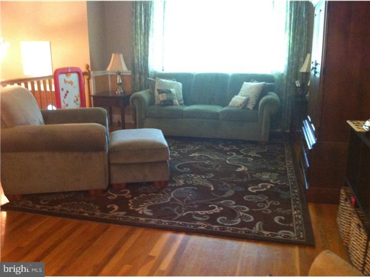 956 Tuckahoe Road Newfield, NJ 08344 - Photo 10 of 25 Living Room