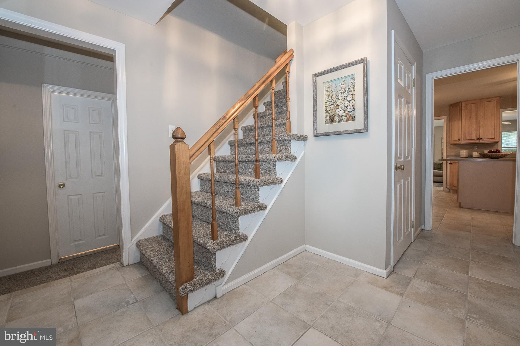 12 Ashlawn Road Malvern, PA 19355 - Photo 2 of 33 Center hall with ceramic tile.