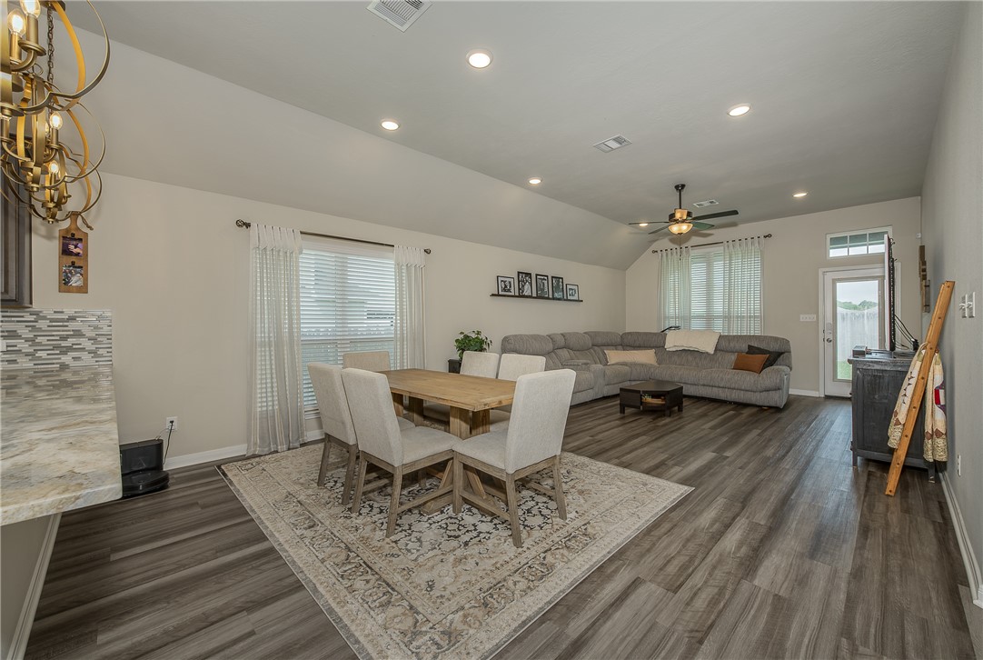 2078 Viva Road Bryan, TX 77807 - Photo 9 of 32
