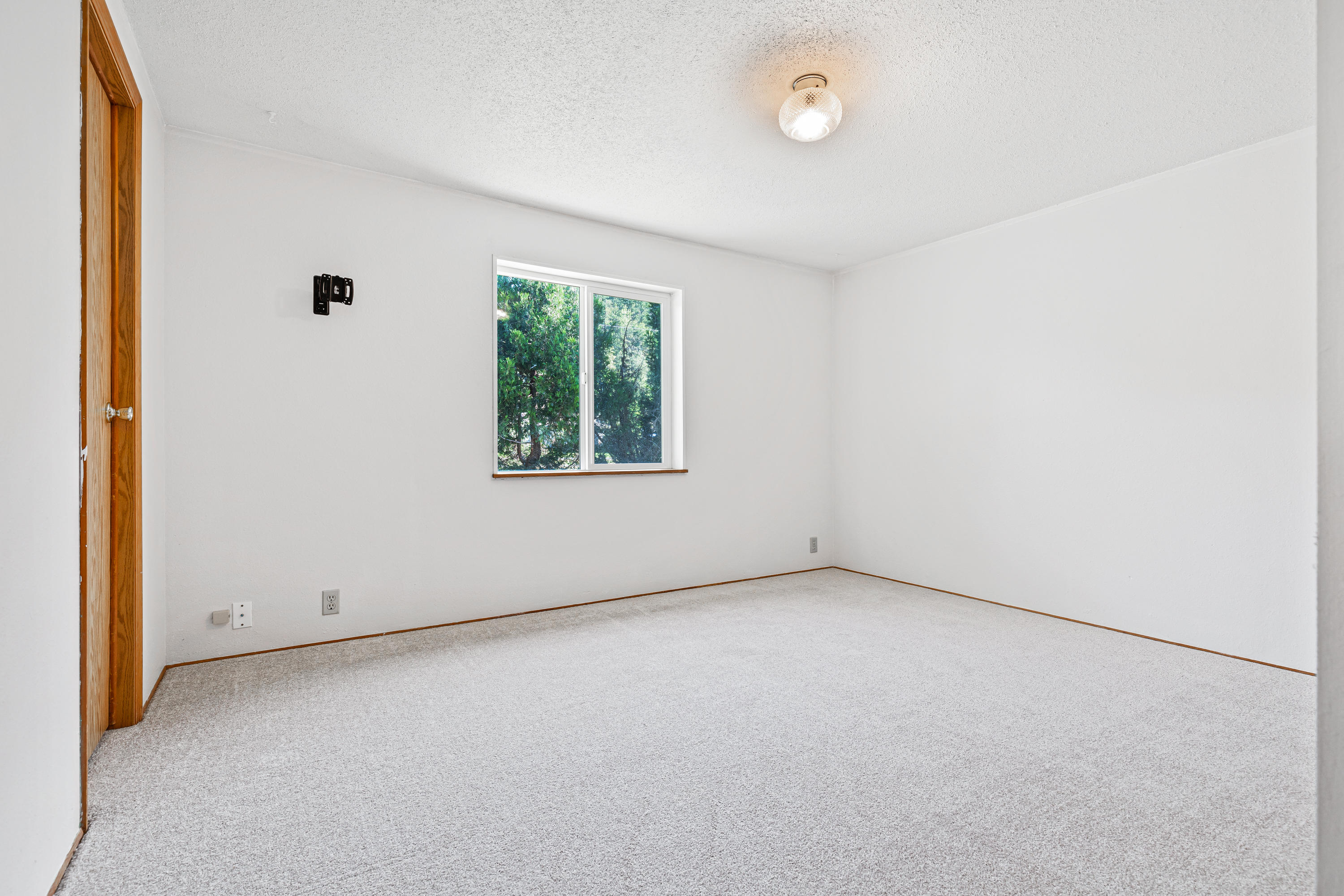 6745 North Applegate Road Grants Pass, OR 97527 - Photo 32 of 82 9R9A9357
