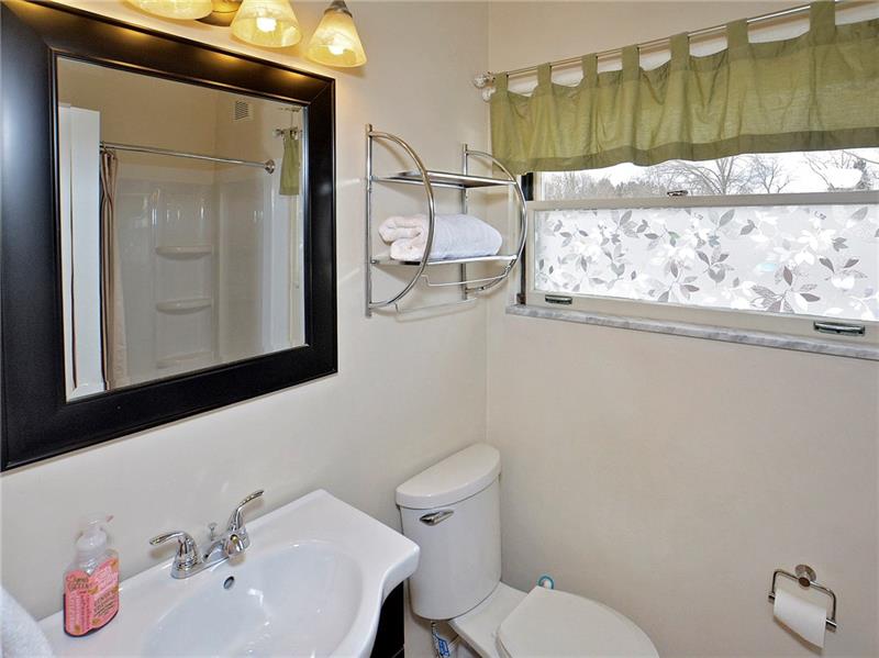 109 Leslie Road Monroeville, PA 15146 - Photo 23 of 24 Main Bath. Updataed.