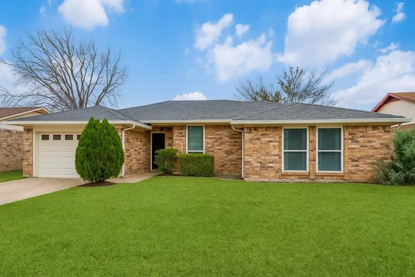 $2,850 | 3425 Derby Circle, Bedford, TX 76021