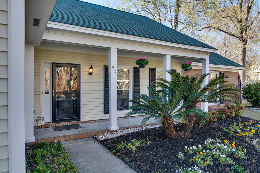 312 Hamlet Road Summerville, SC 29485 - Photo 4 of 31 cs1703164-1004