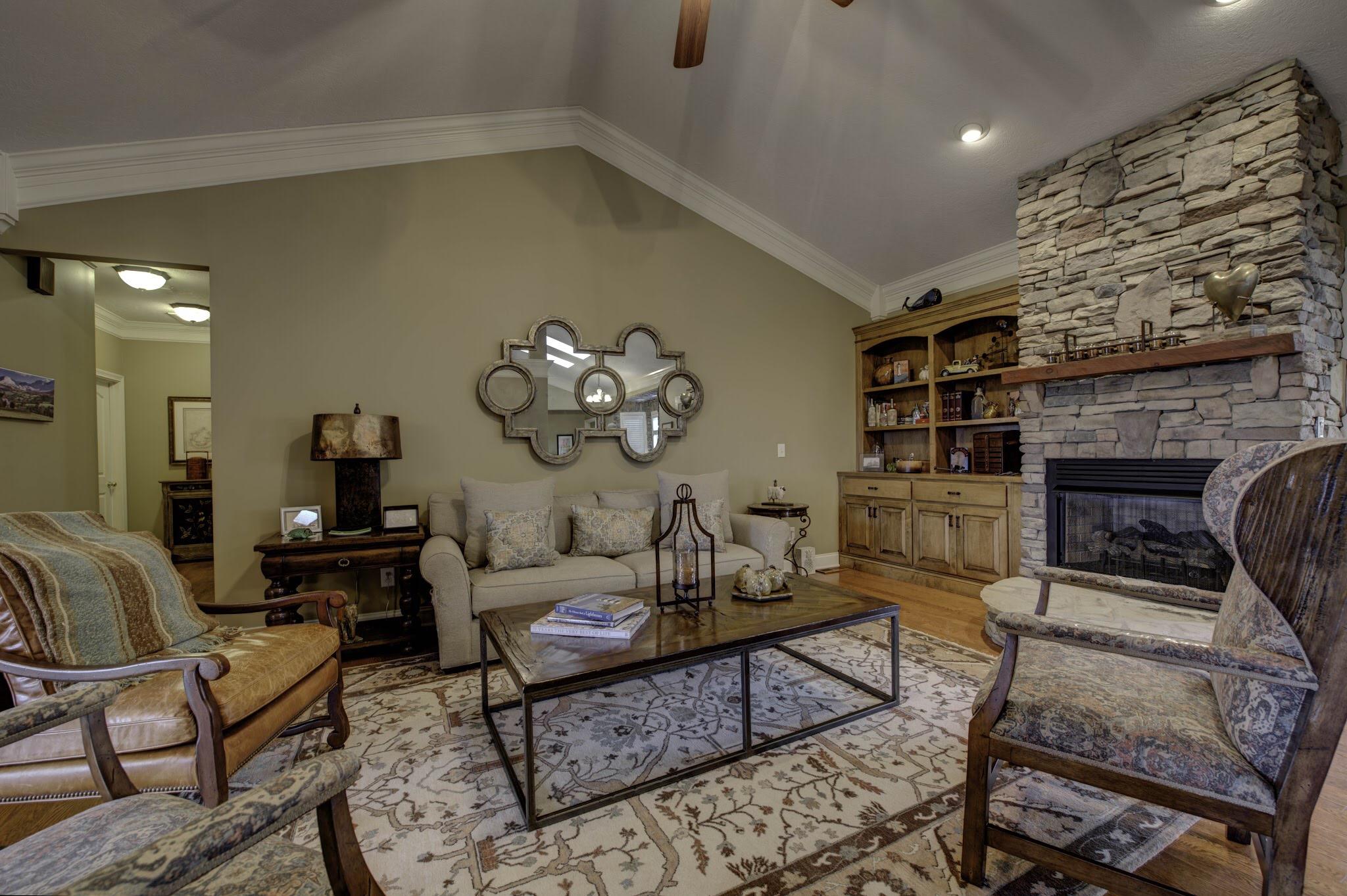 5733 Maloneyville Road Corryton, TN 37721 - Photo 19 of 40 Vaulted GreatRoom