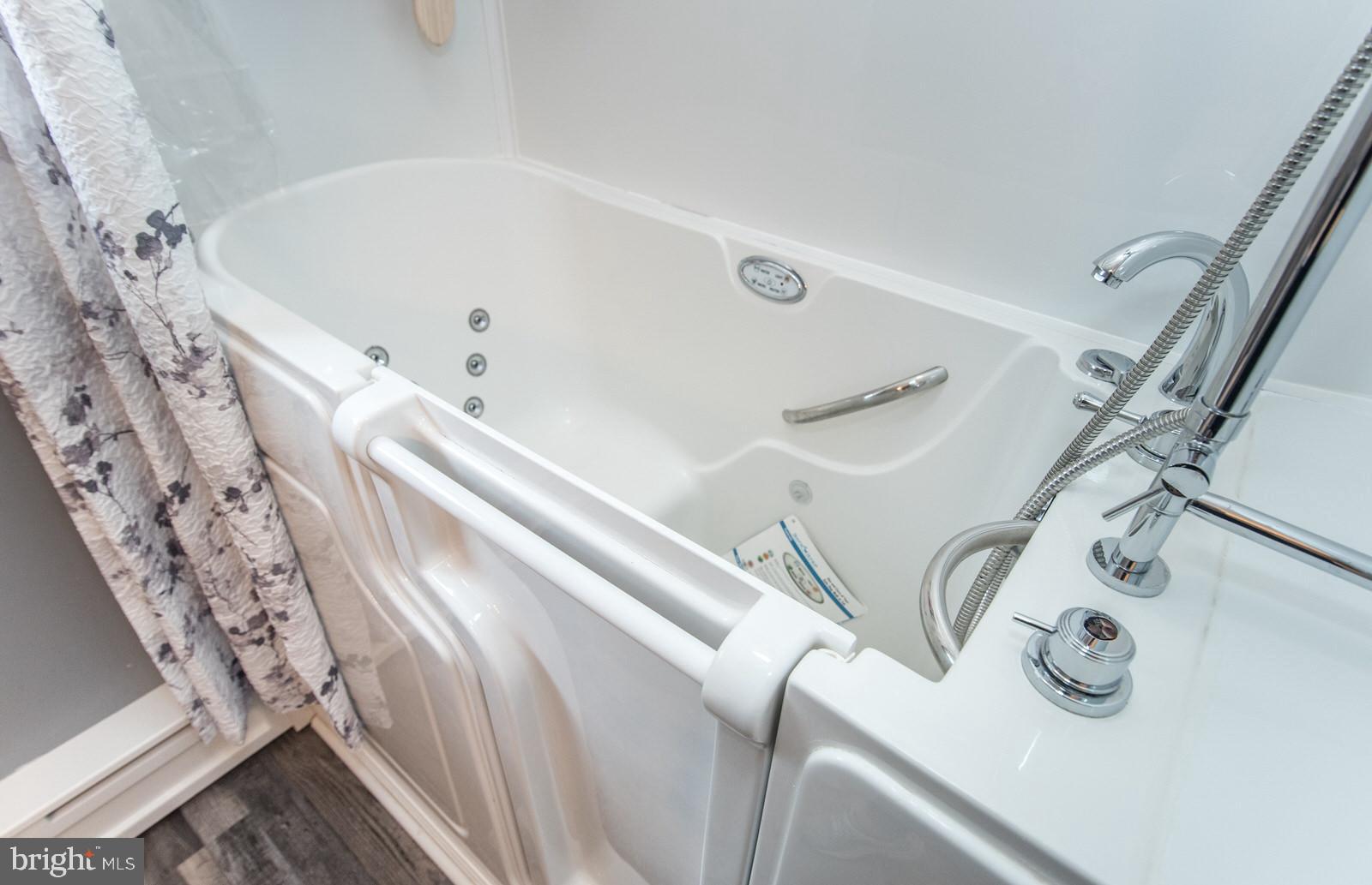 518 Stewart Road Hatboro, PA 19040 - Photo 81 of 103 Jacuzzi Tub