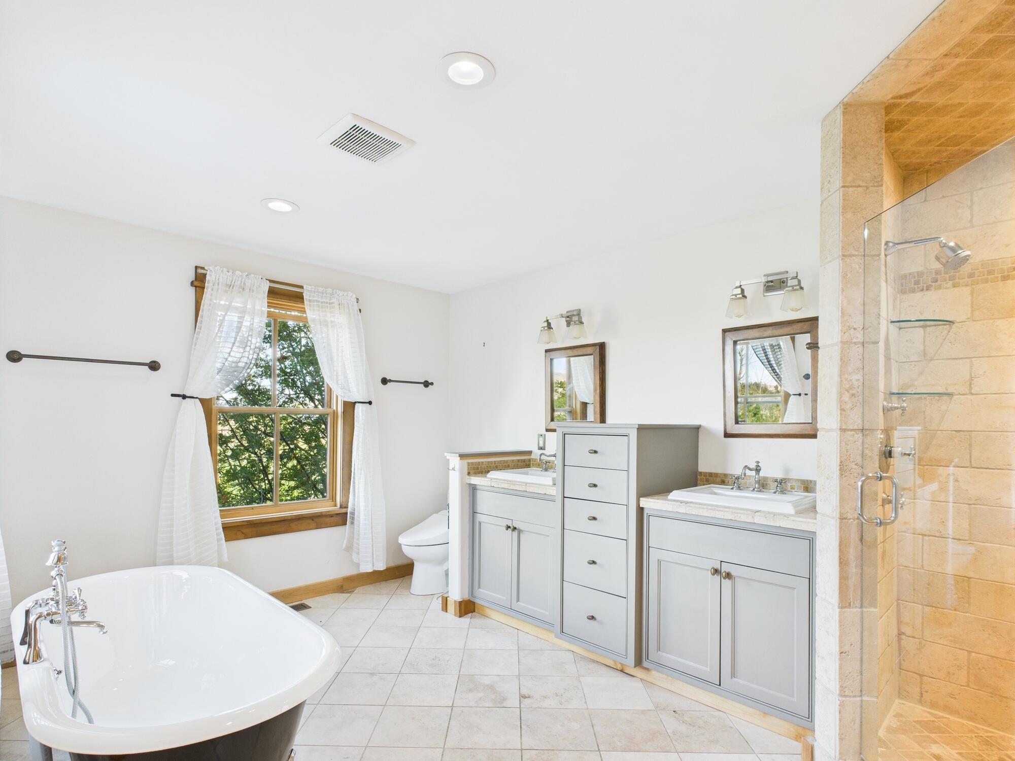 95 Freedom Loop Blaine County, ID 83313 - Photo 21 of 70 Primary Bath