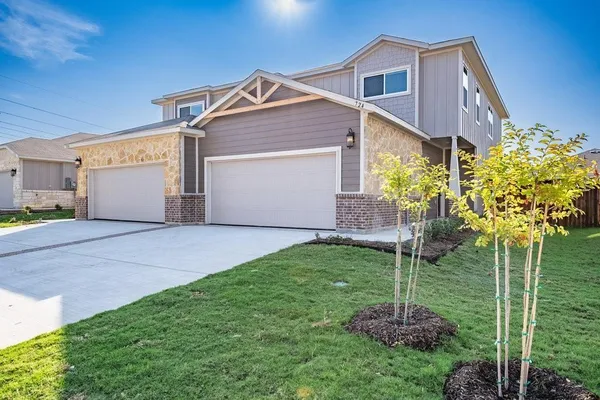 $699,000 | 640-644 Wheatfield Drive, Venus, TX 76084