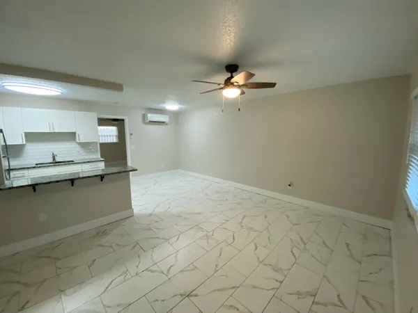 $1,800 | 914 North Federal Highway, Unit 2, Lake Worth Beach, FL 33460