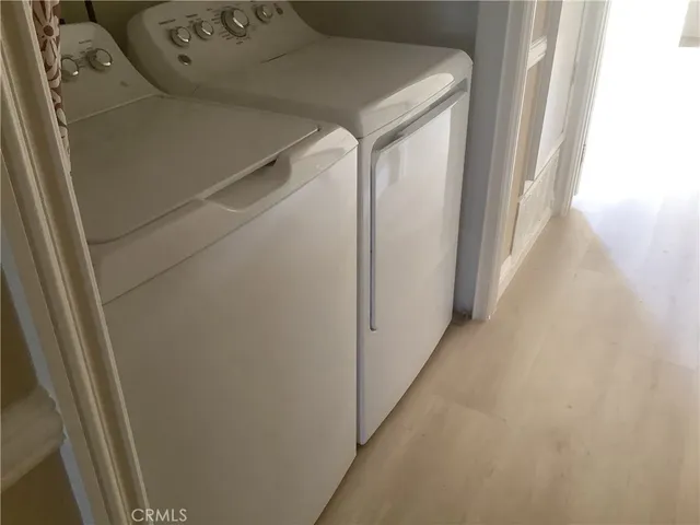 a view of utility room