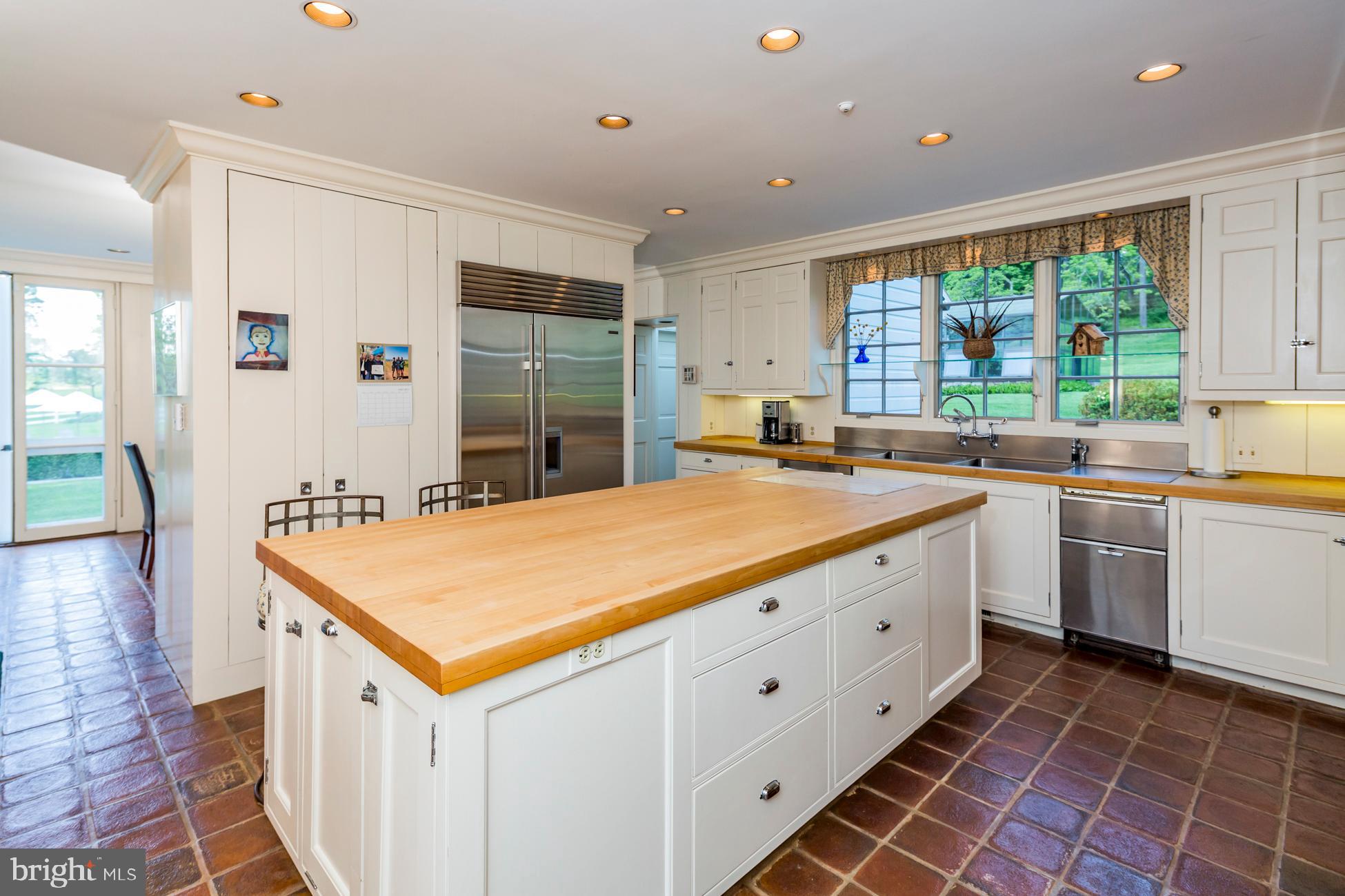 189 Woosamonsa Road Pennington, NJ 08534 - Photo 6 of 40