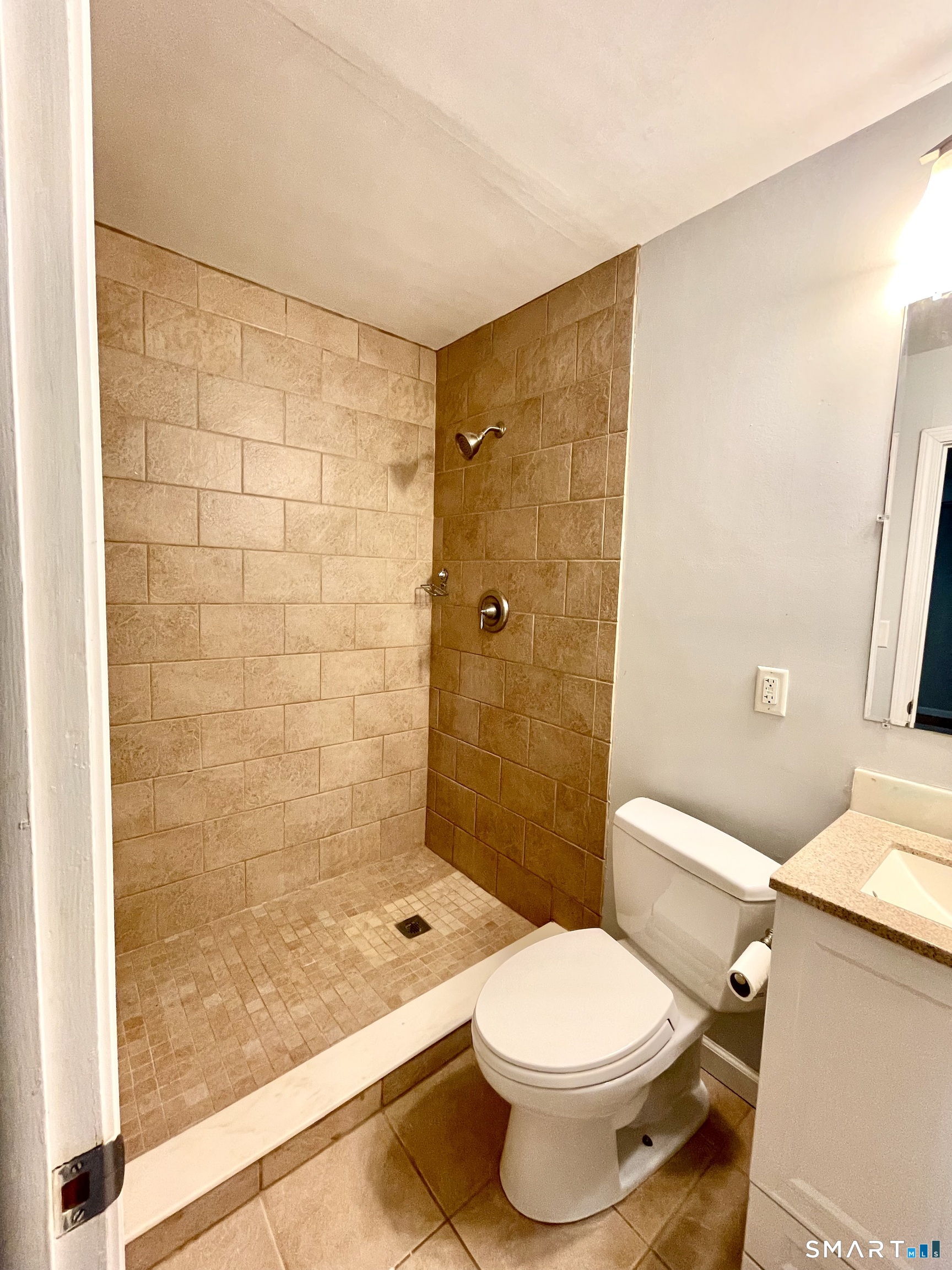 35 Woodmont Road West Hartford, CT 06117 - Photo 17 of 29