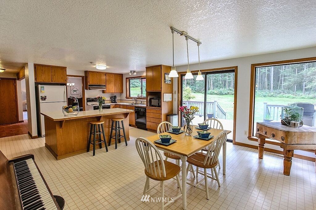 9550 Mountain Beaver Road Southwest Port Orchard, WA 98367 - Photo 8 of 25 Gallery Image 8